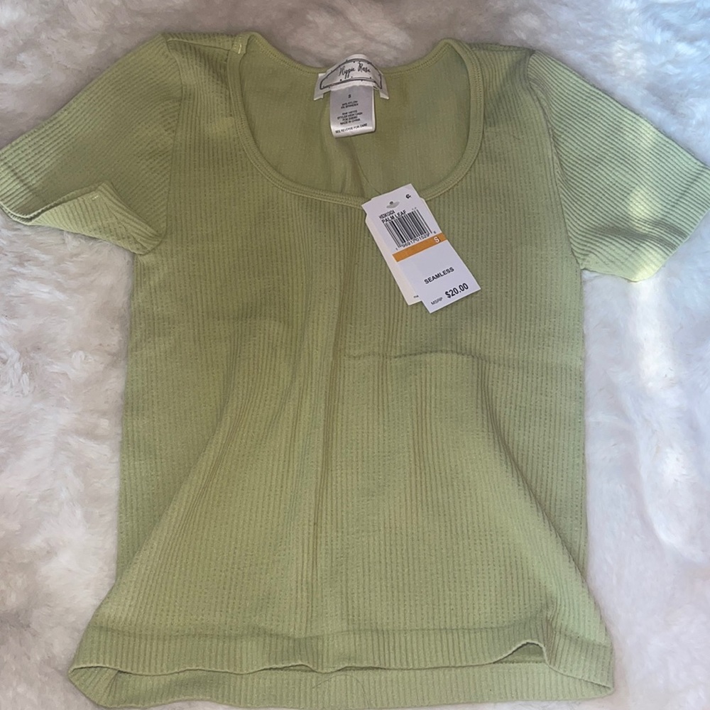 Light green t shirt seamless